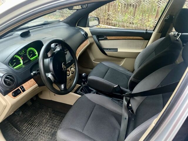 Сірий Шевроле Авео, об'ємом двигуна 1.6 л та пробігом 265 тис. км за 3200 $, фото 3 на Automoto.ua