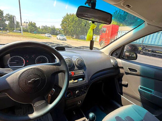 Серый Шевроле Авео, объемом двигателя 1.5 л и пробегом 330 тыс. км за 3000 $, фото 4 на Automoto.ua