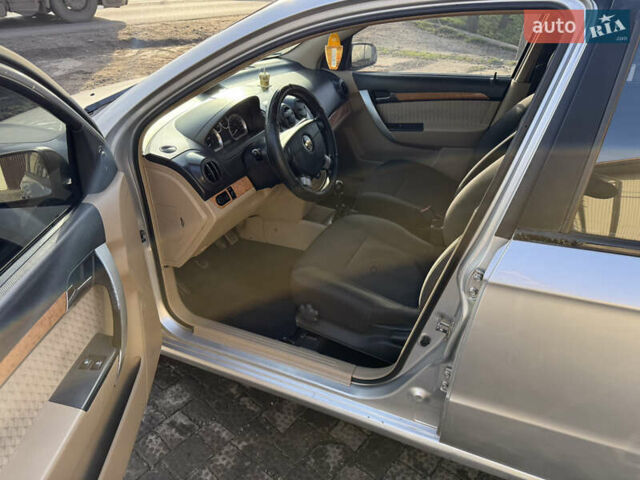 Серый Шевроле Авео, объемом двигателя 1.6 л и пробегом 182 тыс. км за 3600 $, фото 5 на Automoto.ua