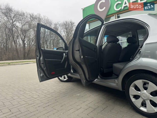 Серый Шевроле Авео, объемом двигателя 1.5 л и пробегом 154 тыс. км за 4800 $, фото 11 на Automoto.ua
