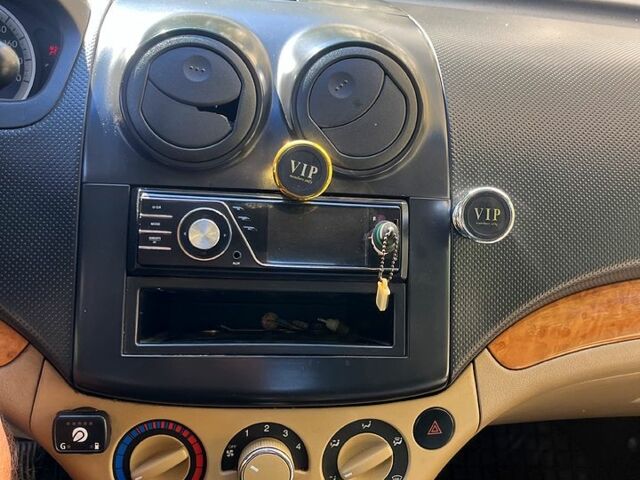 Сірий Шевроле Авео, об'ємом двигуна 1.6 л та пробігом 266 тис. км за 3200 $, фото 7 на Automoto.ua