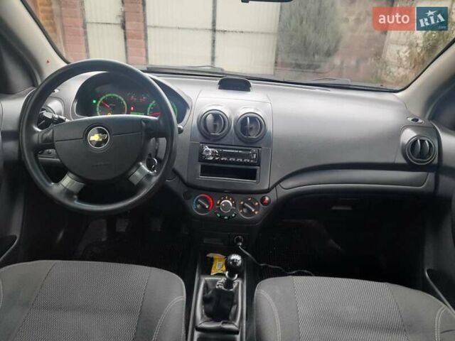 Серый Шевроле Авео, объемом двигателя 1.5 л и пробегом 240 тыс. км за 3750 $, фото 3 на Automoto.ua