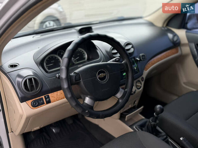 Серый Шевроле Авео, объемом двигателя 1.6 л и пробегом 240 тыс. км за 3200 $, фото 7 на Automoto.ua