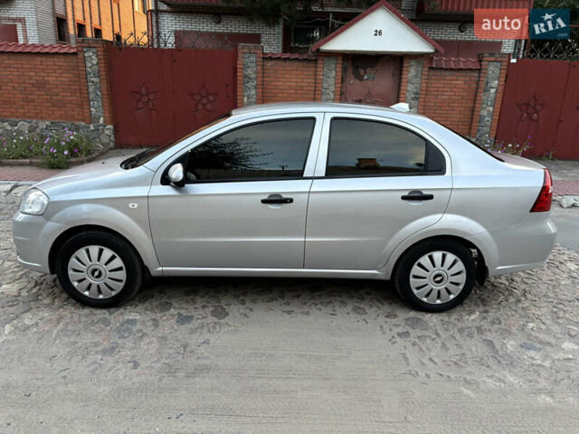 Серый Шевроле Авео, объемом двигателя 1.5 л и пробегом 165 тыс. км за 4900 $, фото 1 на Automoto.ua