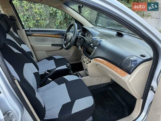 Серый Шевроле Авео, объемом двигателя 1.6 л и пробегом 178 тыс. км за 2900 $, фото 7 на Automoto.ua