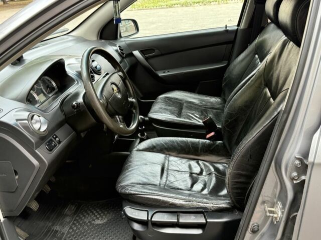 Серый Шевроле Авео, объемом двигателя 1.5 л и пробегом 277 тыс. км за 3899 $, фото 6 на Automoto.ua