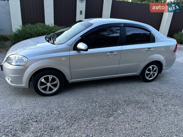 Серый Шевроле Авео, объемом двигателя 1.6 л и пробегом 122 тыс. км за 4999 $, фото 1 на Automoto.ua