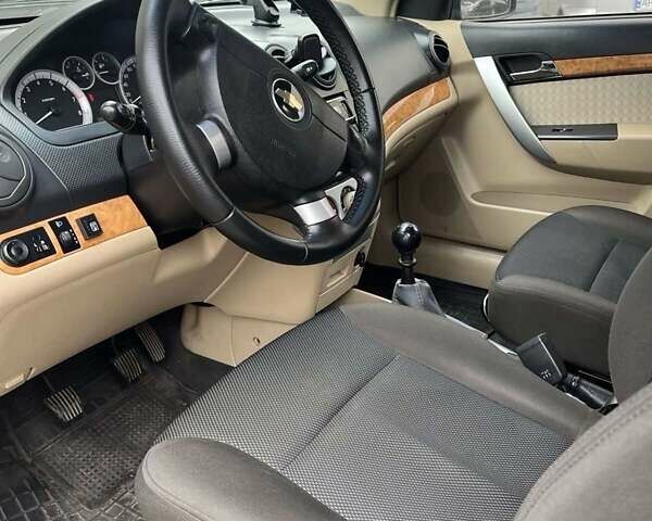 Серый Шевроле Авео, объемом двигателя 1.6 л и пробегом 167 тыс. км за 3700 $, фото 6 на Automoto.ua