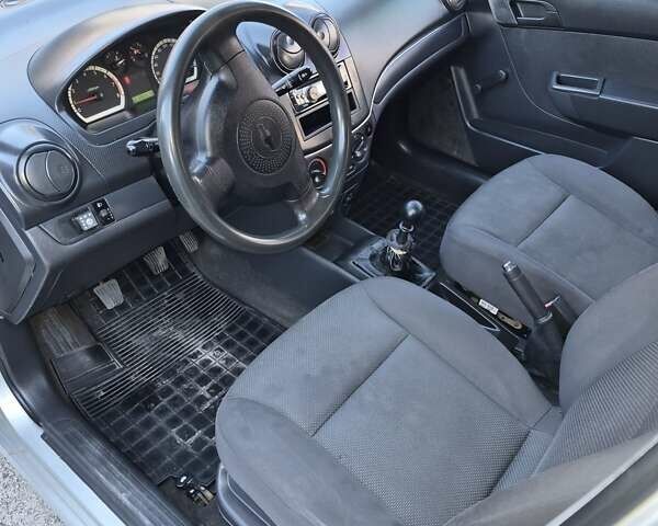 Сірий Шевроле Авео, об'ємом двигуна 1.5 л та пробігом 230 тис. км за 2700 $, фото 11 на Automoto.ua