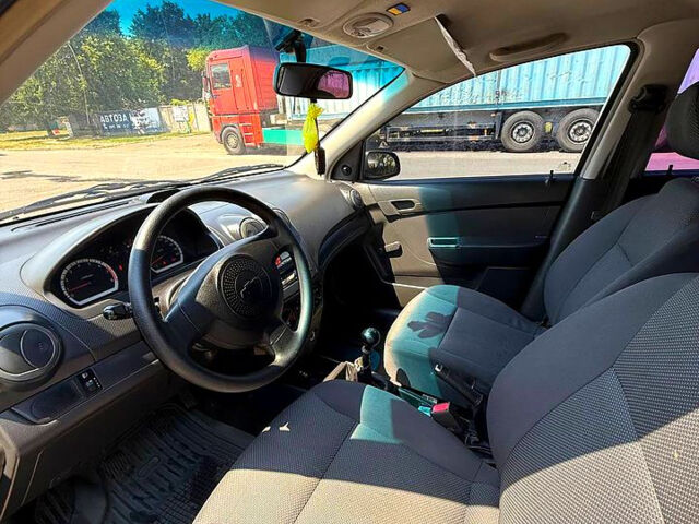 Серый Шевроле Авео, объемом двигателя 1.5 л и пробегом 330 тыс. км за 3000 $, фото 5 на Automoto.ua