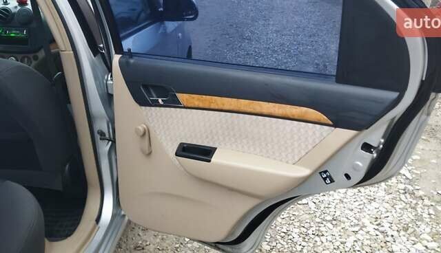 Серый Шевроле Авео, объемом двигателя 1.6 л и пробегом 227 тыс. км за 2999 $, фото 19 на Automoto.ua