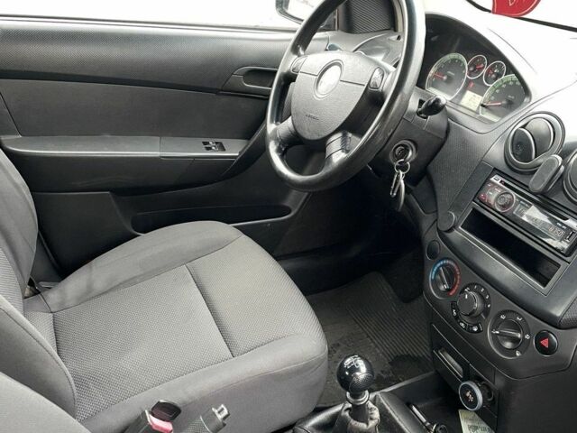 Серый Шевроле Авео, объемом двигателя 1.5 л и пробегом 204 тыс. км за 2800 $, фото 5 на Automoto.ua