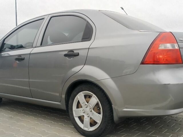 Серый Шевроле Авео, объемом двигателя 1.5 л и пробегом 244 тыс. км за 4600 $, фото 1 на Automoto.ua