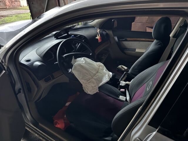 Серый Шевроле Авео, объемом двигателя 1.6 л и пробегом 300 тыс. км за 2000 $, фото 10 на Automoto.ua