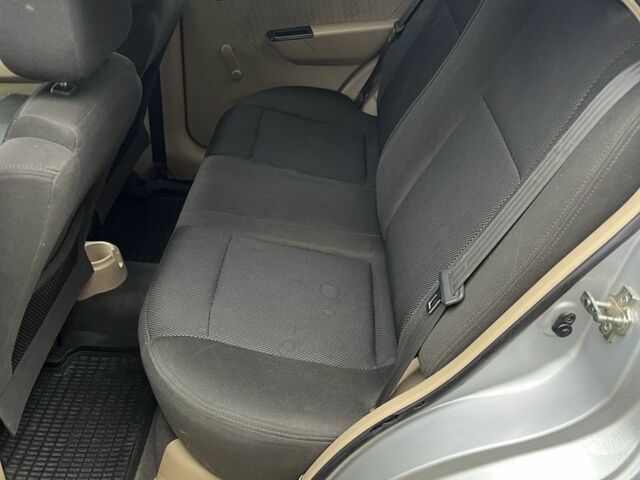 Серый Шевроле Авео, объемом двигателя 1.6 л и пробегом 250 тыс. км за 3700 $, фото 5 на Automoto.ua