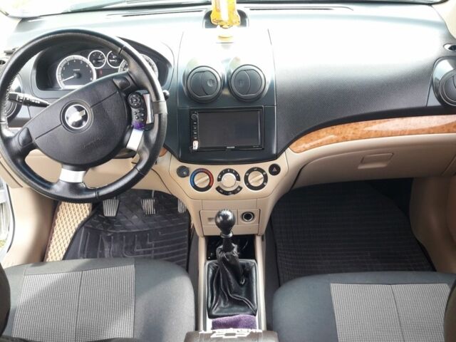 Серый Шевроле Авео, объемом двигателя 1.6 л и пробегом 270 тыс. км за 4500 $, фото 2 на Automoto.ua