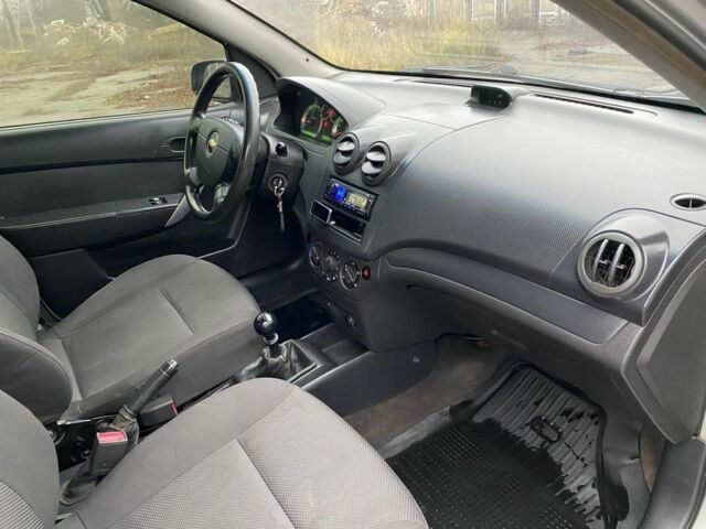 Серый Шевроле Авео, объемом двигателя 1.5 л и пробегом 300 тыс. км за 2750 $, фото 17 на Automoto.ua