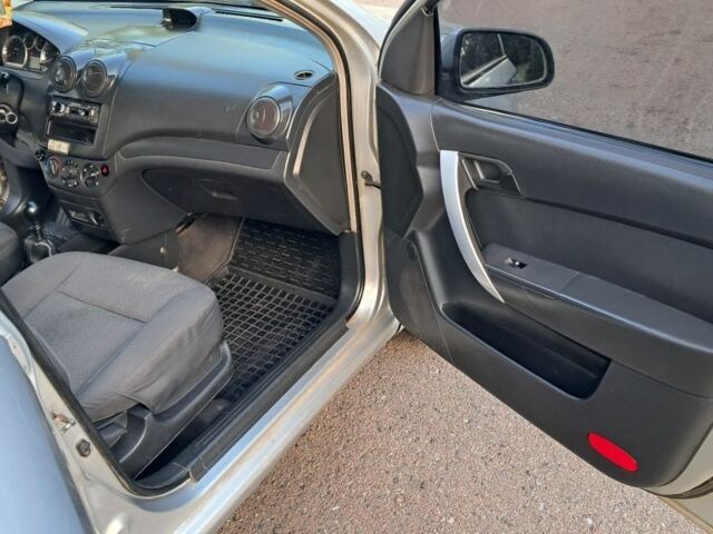 Серый Шевроле Авео, объемом двигателя 1.5 л и пробегом 312 тыс. км за 2750 $, фото 13 на Automoto.ua