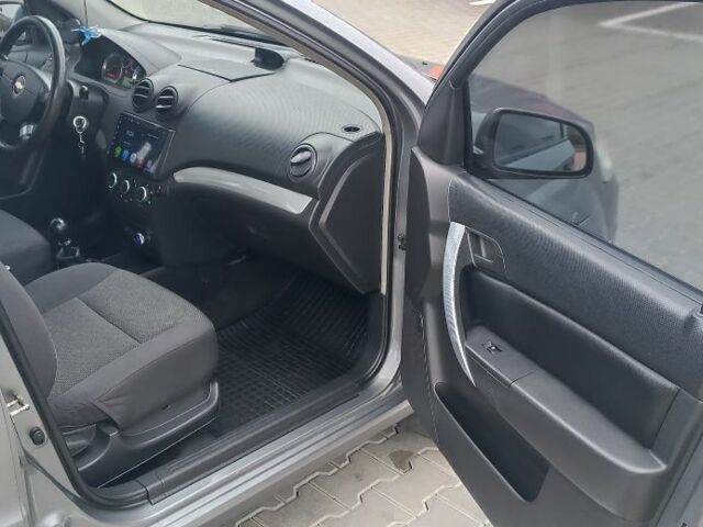 Серый Шевроле Авео, объемом двигателя 1.5 л и пробегом 244 тыс. км за 4600 $, фото 9 на Automoto.ua