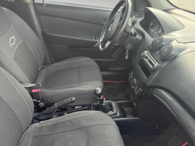 Серый Шевроле Авео, объемом двигателя 1.5 л и пробегом 260 тыс. км за 3700 $, фото 4 на Automoto.ua