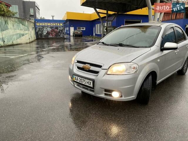 Серый Шевроле Авео, объемом двигателя 1.6 л и пробегом 173 тыс. км за 3700 $, фото 2 на Automoto.ua