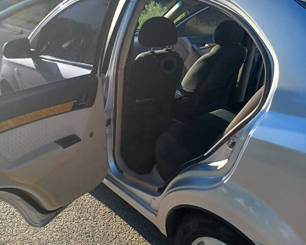 Серый Шевроле Авео, объемом двигателя 1.6 л и пробегом 212 тыс. км за 4300 $, фото 4 на Automoto.ua