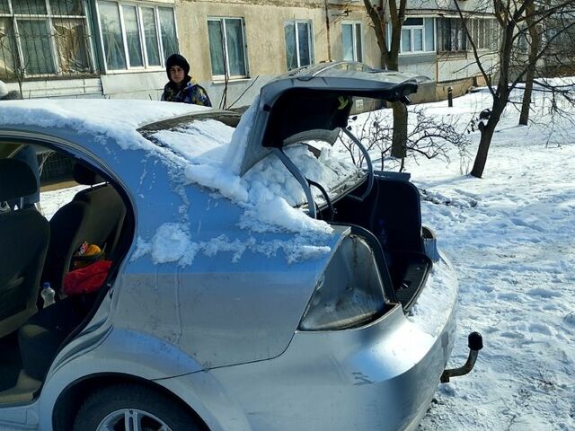 Серый Шевроле Авео, объемом двигателя 16 л и пробегом 95 тыс. км за 2100 $, фото 6 на Automoto.ua