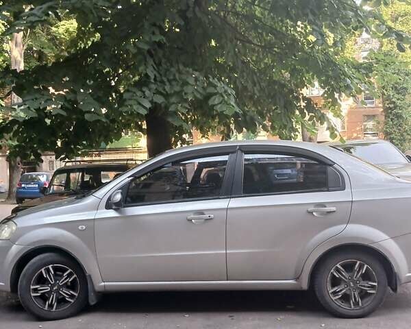 Сірий Шевроле Авео, об'ємом двигуна 1.6 л та пробігом 330 тис. км за 3800 $, фото 2 на Automoto.ua