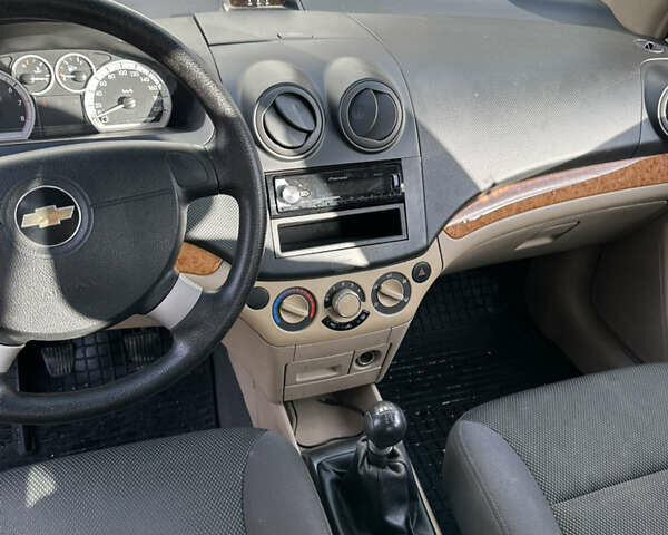 Серый Шевроле Авео, объемом двигателя 1.6 л и пробегом 87 тыс. км за 4800 $, фото 5 на Automoto.ua