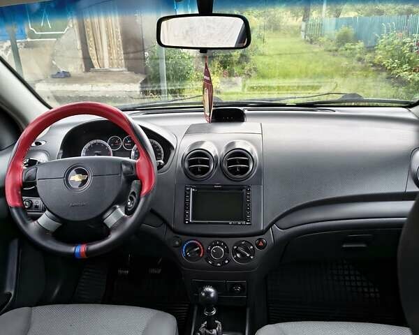 Серый Шевроле Авео, объемом двигателя 1.5 л и пробегом 311 тыс. км за 3450 $, фото 3 на Automoto.ua