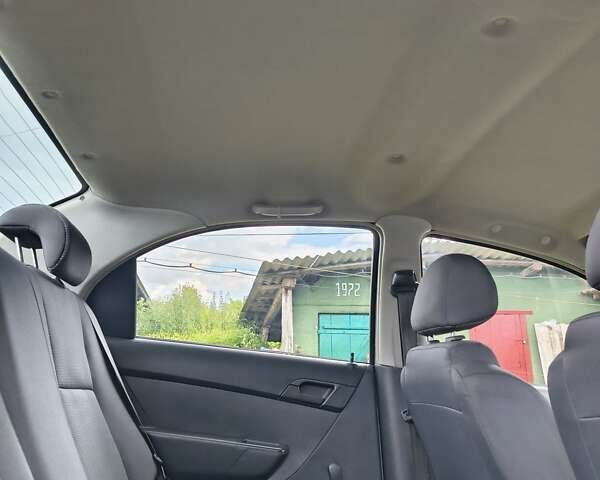 Серый Шевроле Авео, объемом двигателя 1.5 л и пробегом 311 тыс. км за 3450 $, фото 1 на Automoto.ua