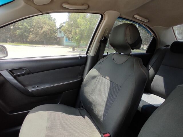 Серый Шевроле Авео, объемом двигателя 1.5 л и пробегом 200 тыс. км за 3500 $, фото 1 на Automoto.ua