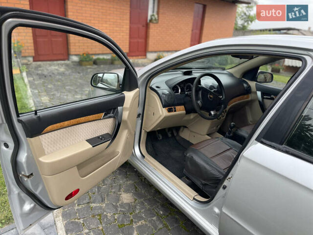 Сірий Шевроле Авео, об'ємом двигуна 1.6 л та пробігом 141 тис. км за 4900 $, фото 4 на Automoto.ua