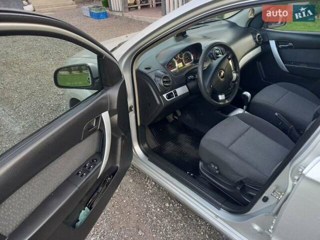 Серый Шевроле Авео, объемом двигателя 1.5 л и пробегом 275 тыс. км за 5000 $, фото 3 на Automoto.ua