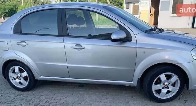 Серый Шевроле Авео, объемом двигателя 1.6 л и пробегом 185 тыс. км за 3891 $, фото 1 на Automoto.ua