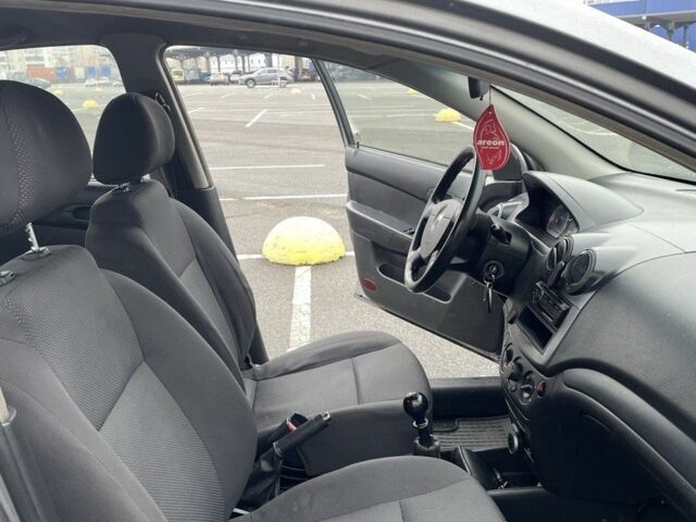 Серый Шевроле Авео, объемом двигателя 1.5 л и пробегом 204 тыс. км за 2800 $, фото 4 на Automoto.ua