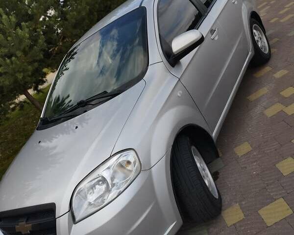 Серый Шевроле Авео, объемом двигателя 1.6 л и пробегом 260 тыс. км за 3400 $, фото 1 на Automoto.ua