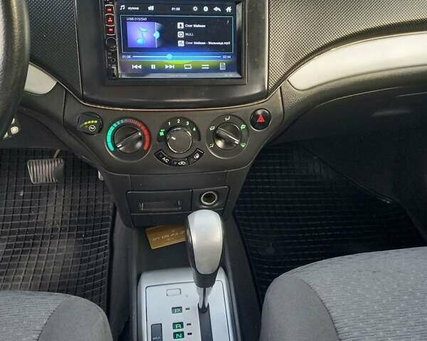 Серый Шевроле Авео, объемом двигателя 1.5 л и пробегом 275 тыс. км за 5000 $, фото 2 на Automoto.ua