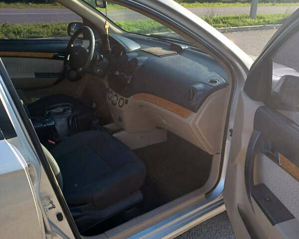 Серый Шевроле Авео, объемом двигателя 1.6 л и пробегом 212 тыс. км за 4300 $, фото 7 на Automoto.ua