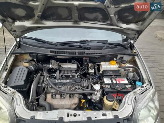Серый Шевроле Авео, объемом двигателя 1.5 л и пробегом 240 тыс. км за 3750 $, фото 2 на Automoto.ua