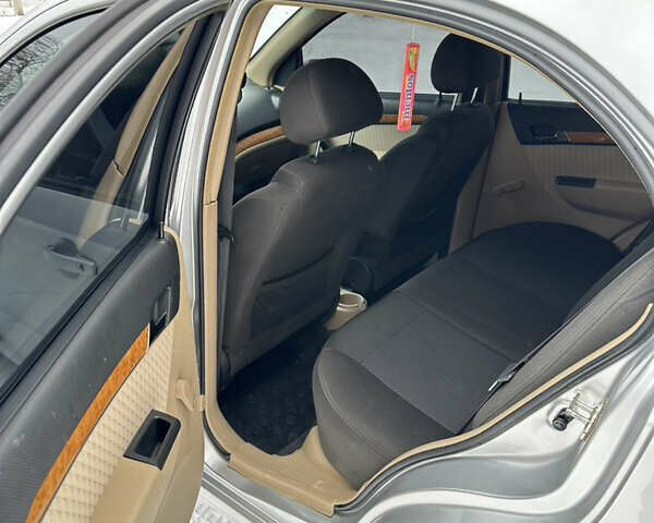 Серый Шевроле Авео, объемом двигателя 1.6 л и пробегом 126 тыс. км за 5300 $, фото 9 на Automoto.ua