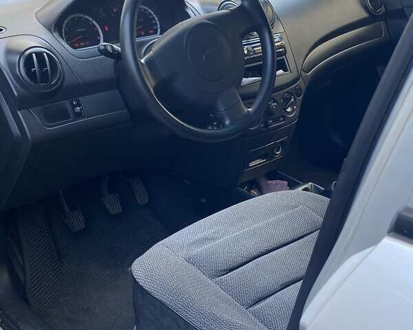 Серый Шевроле Авео, объемом двигателя 1.5 л и пробегом 80 тыс. км за 4200 $, фото 4 на Automoto.ua