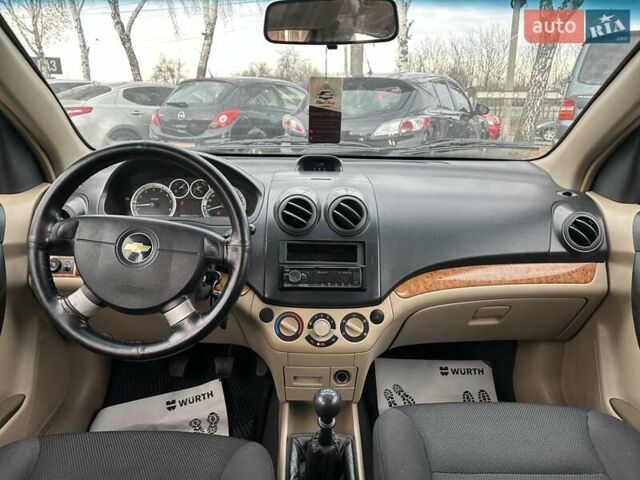 Серый Шевроле Авео, объемом двигателя 1.6 л и пробегом 308 тыс. км за 3700 $, фото 8 на Automoto.ua