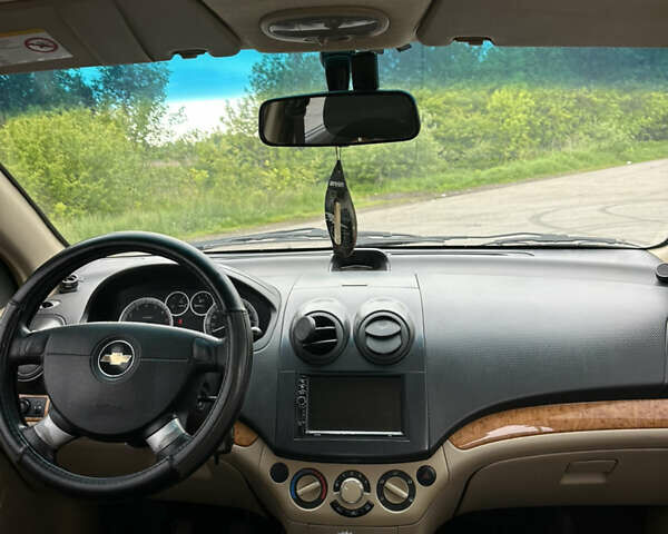 Серый Шевроле Авео, объемом двигателя 1.6 л и пробегом 179 тыс. км за 4200 $, фото 9 на Automoto.ua