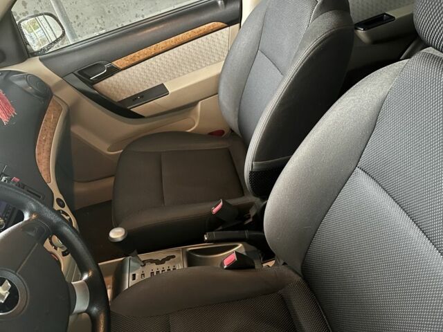 Сірий Шевроле Авео, об'ємом двигуна 1.6 л та пробігом 192 тис. км за 4000 $, фото 5 на Automoto.ua