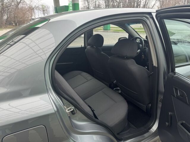 Серый Шевроле Авео, объемом двигателя 1.5 л и пробегом 154 тыс. км за 4800 $, фото 6 на Automoto.ua