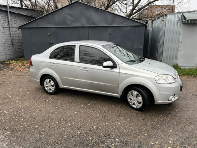 Серый Шевроле Авео, объемом двигателя 1.6 л и пробегом 250 тыс. км за 3700 $, фото 1 на Automoto.ua