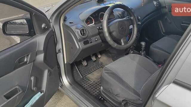 Сірий Шевроле Авео, об'ємом двигуна 1.5 л та пробігом 175 тис. км за 4300 $, фото 5 на Automoto.ua