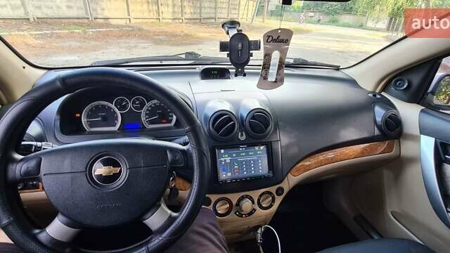 Серый Шевроле Авео, объемом двигателя 1.6 л и пробегом 350 тыс. км за 3900 $, фото 10 на Automoto.ua