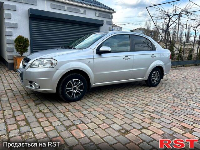 Серый Шевроле Авео, объемом двигателя 1.6 л и пробегом 270 тыс. км за 4000 $, фото 2 на Automoto.ua
